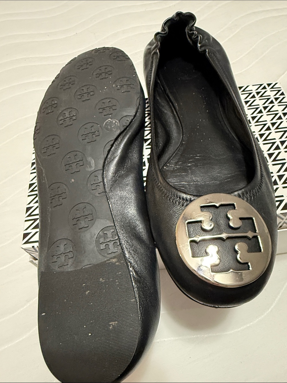 Tory Burch Black Leather Logo Ballet Flats Size 9.5 - Picture 2 of 8